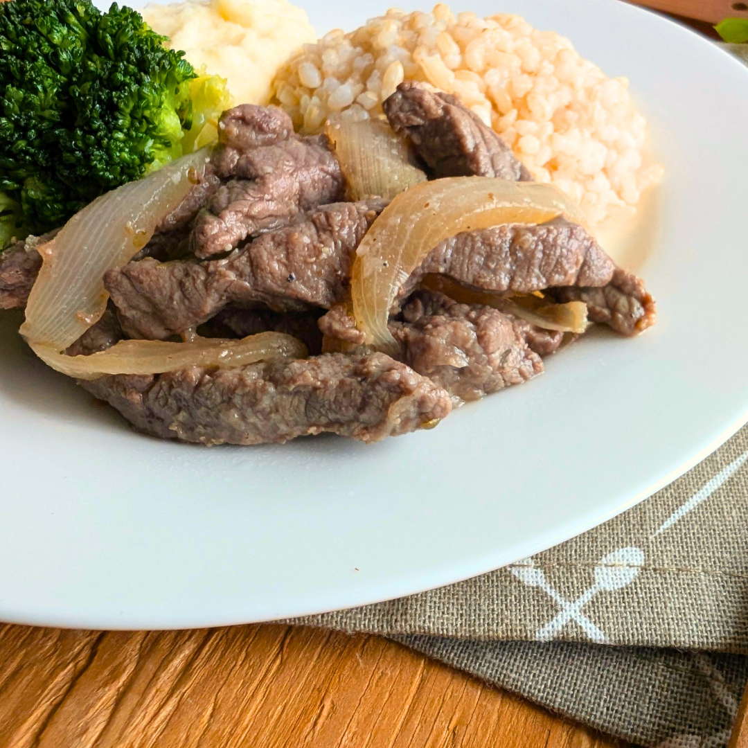 Bife Acebolado com Purê de Batata "S"