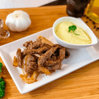 Bife Acebolado com Purê de Batata "Mistura Unitária"